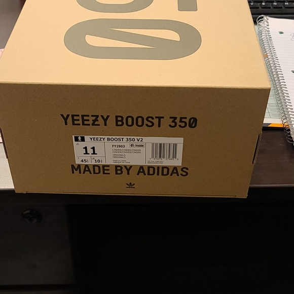 Yeezy Boost 350V2 Cinder - Picture 2 of 5